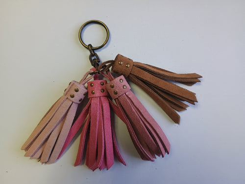 Llavero de piel artesanal Modelo Encanto hecho a mano en España — Agrado